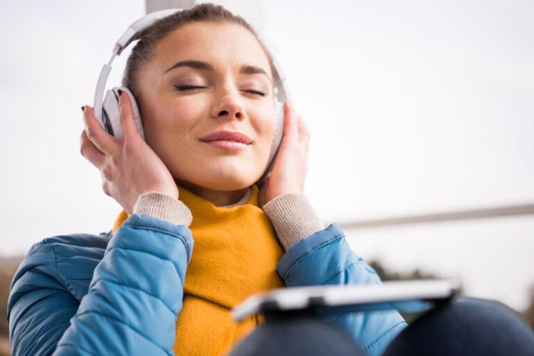 Lee más sobre el artículo ¿Puede la música ayudarte a relajarte profundamente?